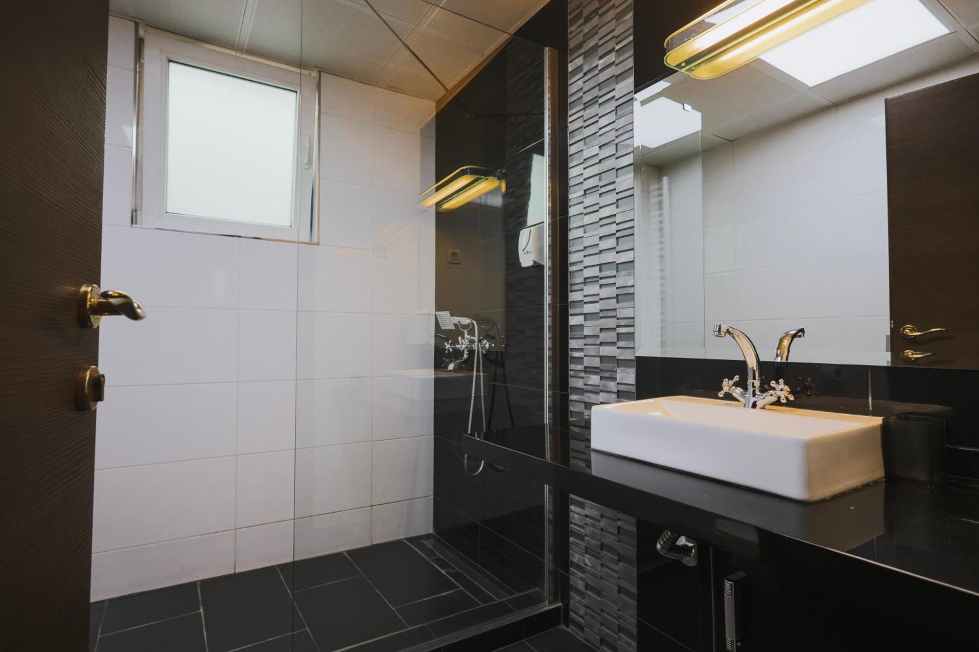 Mr.I Boutique Hotel & Bar Ohrid Buitenkant foto